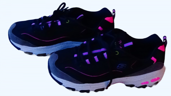 Air cooled memory foam sneakers